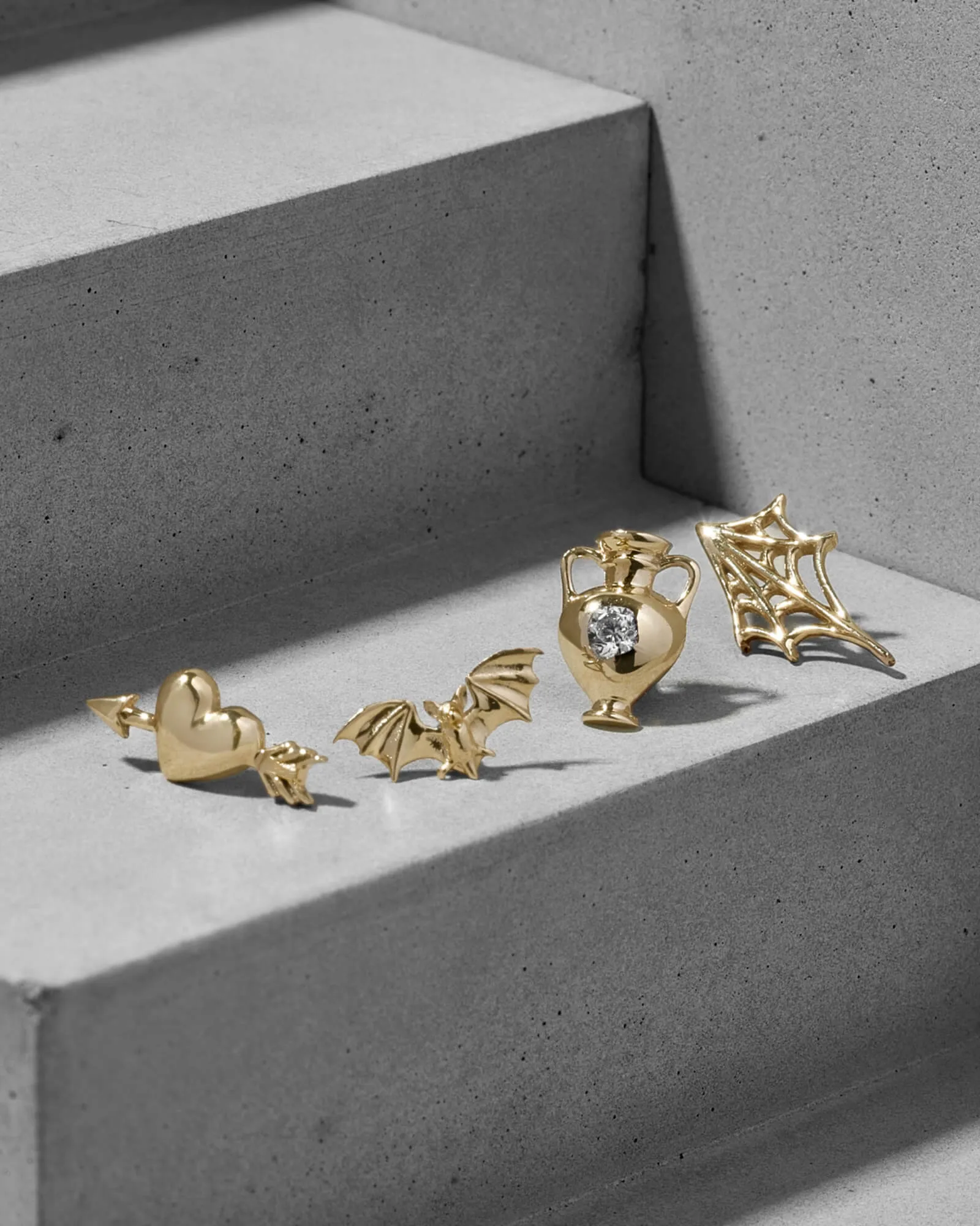 Widow Threadless End (14K Gold)